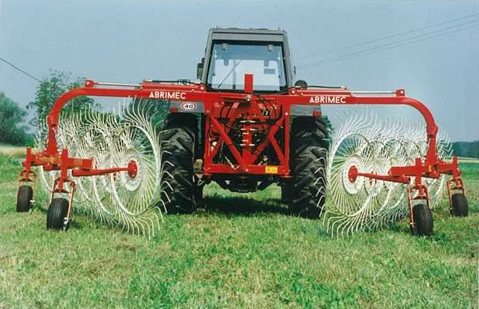 Ranghinatore a comandi idraulici Ranghinatore a comandi idraulici